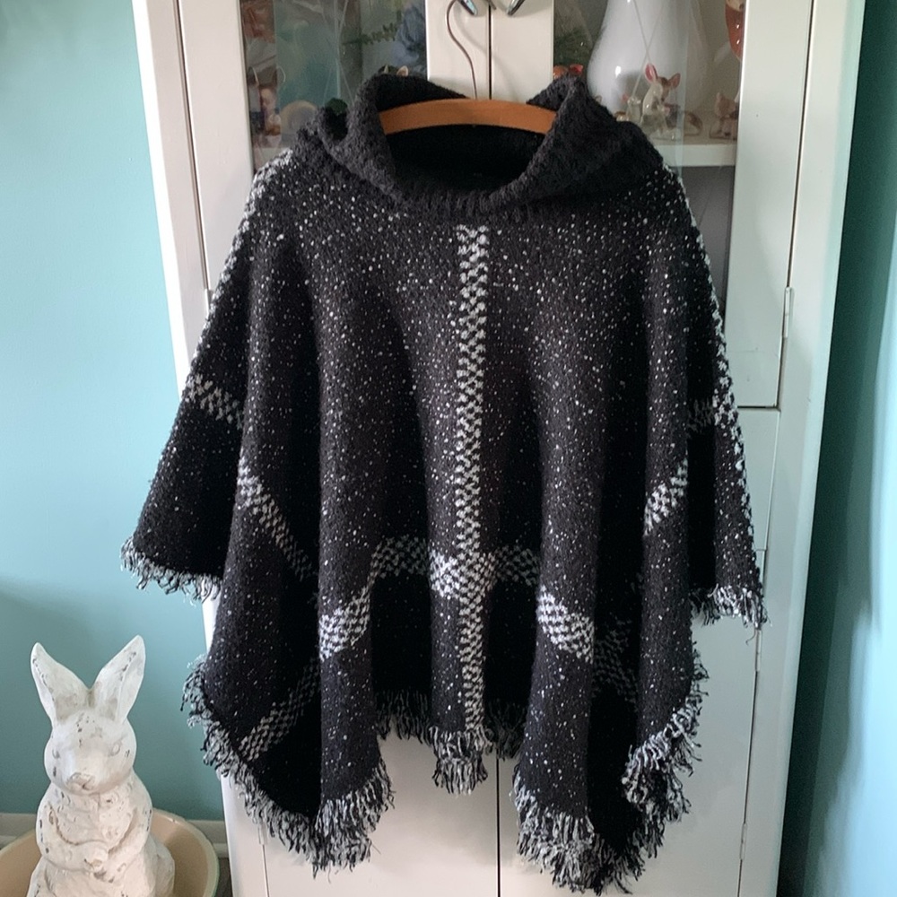 Yaira OS sweater shrug shawl warm euc